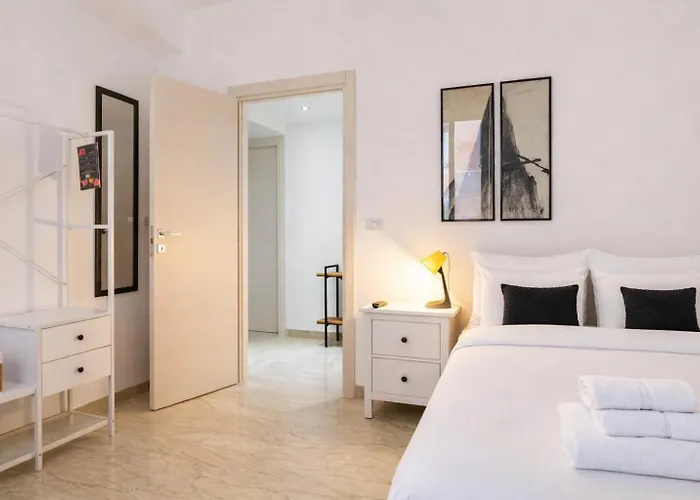 Apartment Elegant 2br Near Colosseum & San Giovanni Metro *