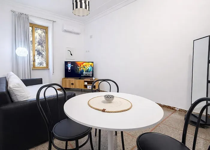 Apartment Elegant 2br Near Colosseum & San Giovanni Metro